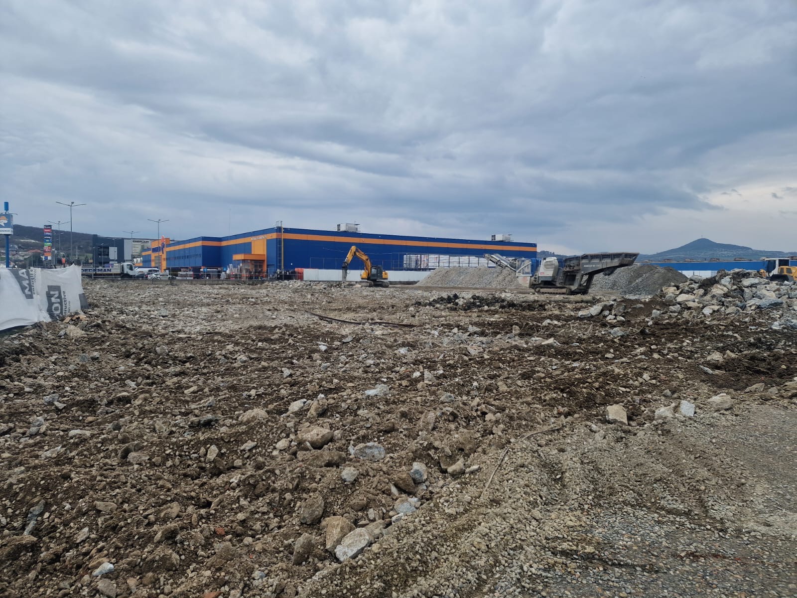 AMICII Building realizeaza noua parcare a magazinului Dedeman avand o capacitate de 126 de locuri