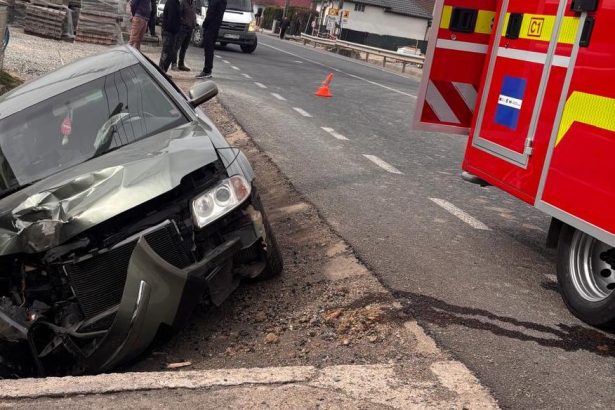 FOTO Accident in Tiha Bargaului O femeie a fost prinsa in masina