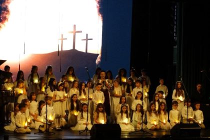 FOTO VIDEO Concert emotionant sustinut de elevii si profesorii de la Tudor Jarda Sa permitem muzicii sa ne deschida inimile catre lumina