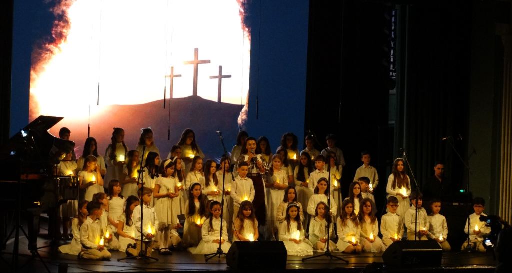 FOTO VIDEO Concert emotionant sustinut de elevii si profesorii de la Tudor Jarda Sa permitem muzicii sa ne deschida inimile catre lumina
