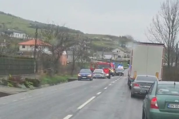 FOTO Accident la Crainimat cu 3 autoturisme implicate
