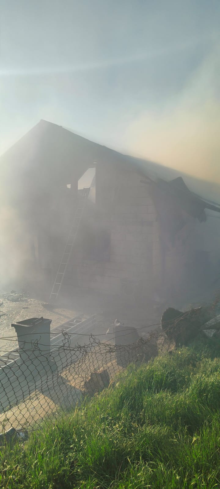 FOTO Casa mistuita de flacari in Crainimat