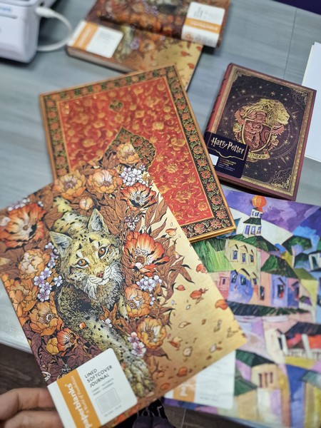 FOTO La Papeteria FOLDER iepurasul descopera nenumarate cadouri inspirate pentru copiii ascultatori