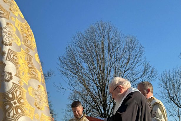 FOTO VIDEO Mii de bistriteni au participat la Procesiunea de Florii un tricolor urias i a insotit prin centrul Bistritei