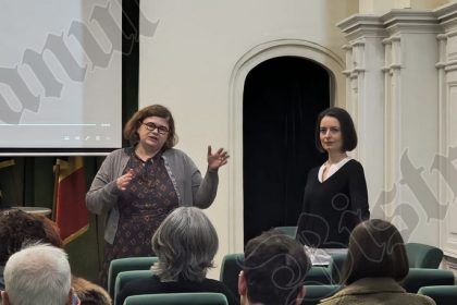 FOTO VIDEO Umbrele istoriei intr o seara KineDok deosebita la Bistrita Intre adevar si falsificare Ce am fost si ce am deciz sa uitam