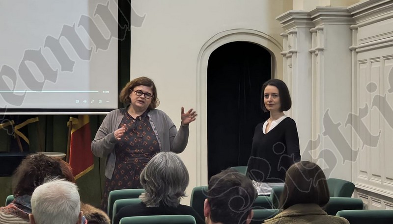 FOTO VIDEO Umbrele istoriei intr o seara KineDok deosebita la Bistrita Intre adevar si falsificare Ce am fost si ce am deciz sa uitam