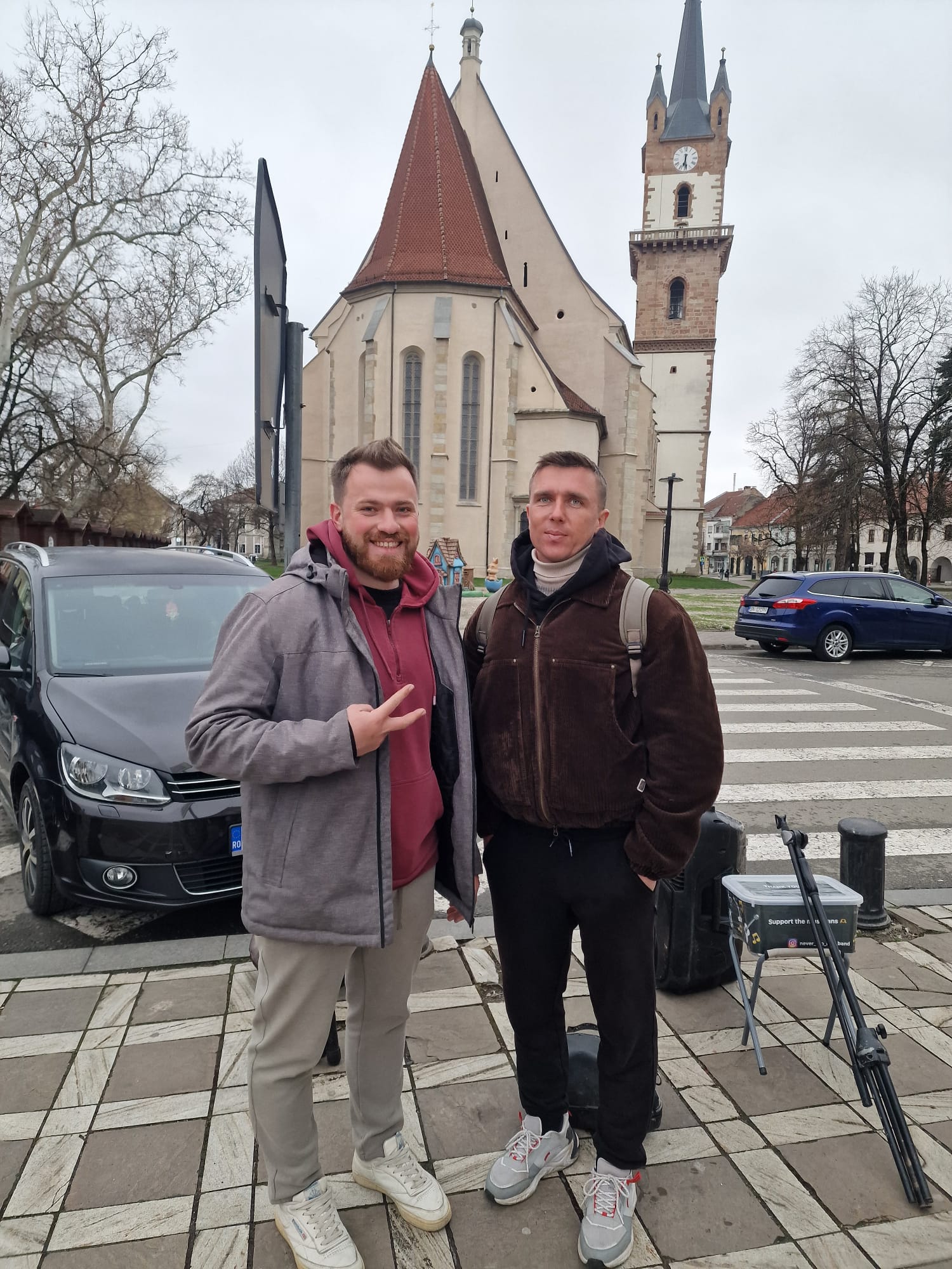 Max si Vadim tinerii ucraineni pasionati de muzica care v au incantat cu chitara si saxofonul Ne place Bistrita Vom mai reveni