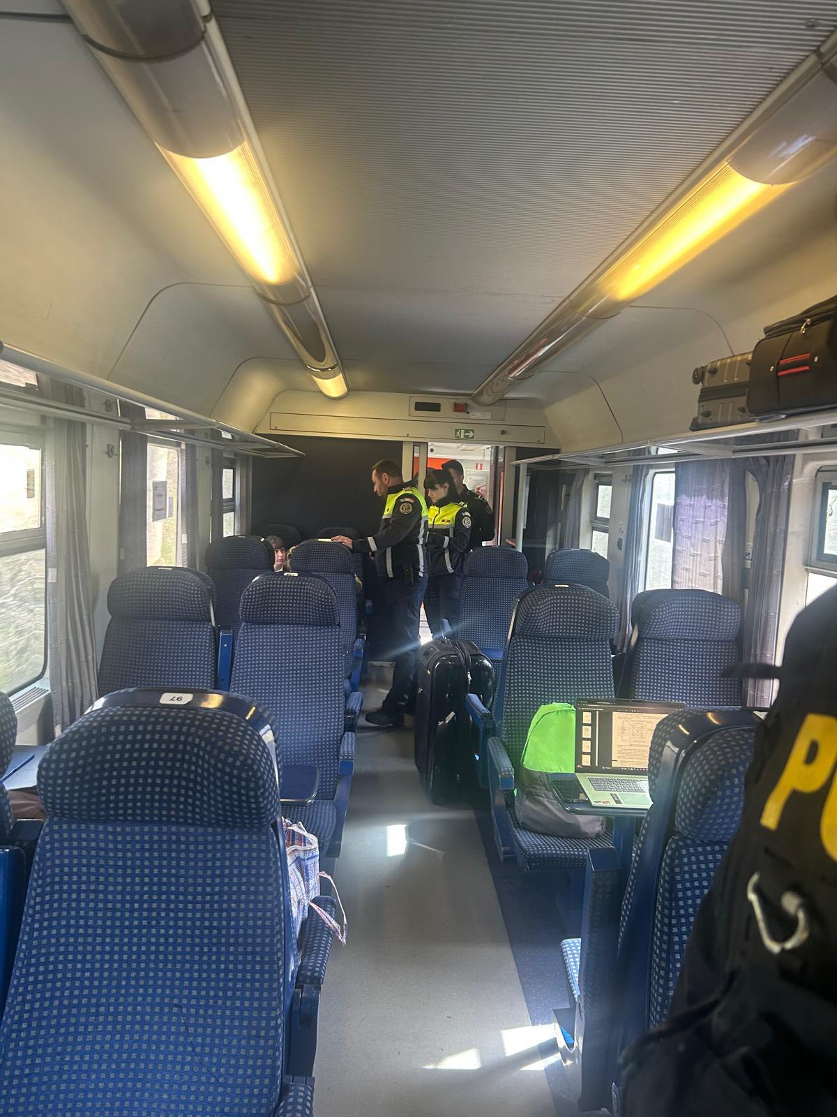 foto controale in gari si trenuri 4 minori disparuti cautati gasiti de politisti