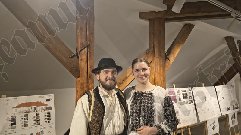 foto dincolo de monumente alex puha si miriam sopon studenti la arhitectura restaurare ne impartasesc povestea unor cladiri uitate din livezile si prundu bargaiului