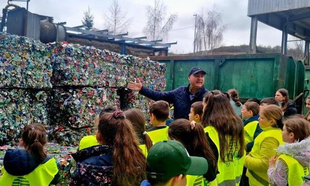 foto educatie pentru un viitor mai curat inspectorii adi deseuri bn alaturi de elevi in saptamana verde