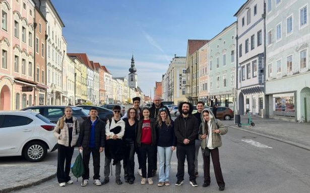 foto video acorduri care transforma vieti o lectie de viata si muzica de neuitat pentru elevii liceului tudor jarda la landesmusikschule wels austria