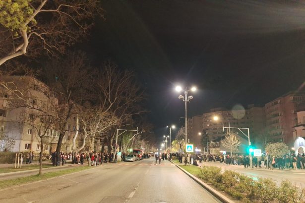 foto video lumina invierii la bistrita mii de credinciosi au participat in aceasta noapte la slujba speciala de inviere