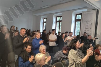 fotovideo un preot o solista rock si un olimpic printre surprizele concertului de romante organizat de elevii si profesorii liceului de muzica tudor jarda