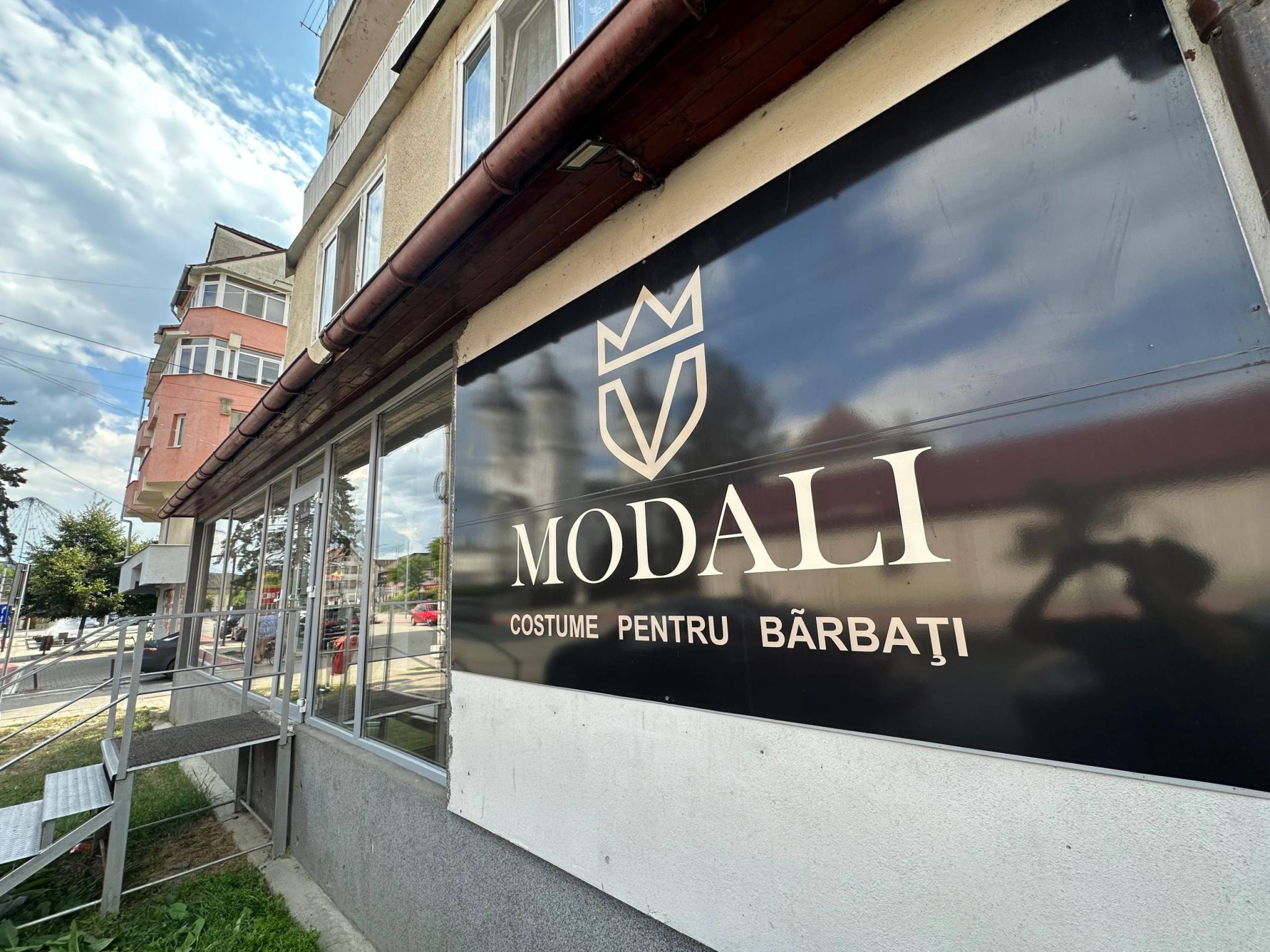 BECLEAN Domnilor gasiti costume elegante sau casual la MODALI