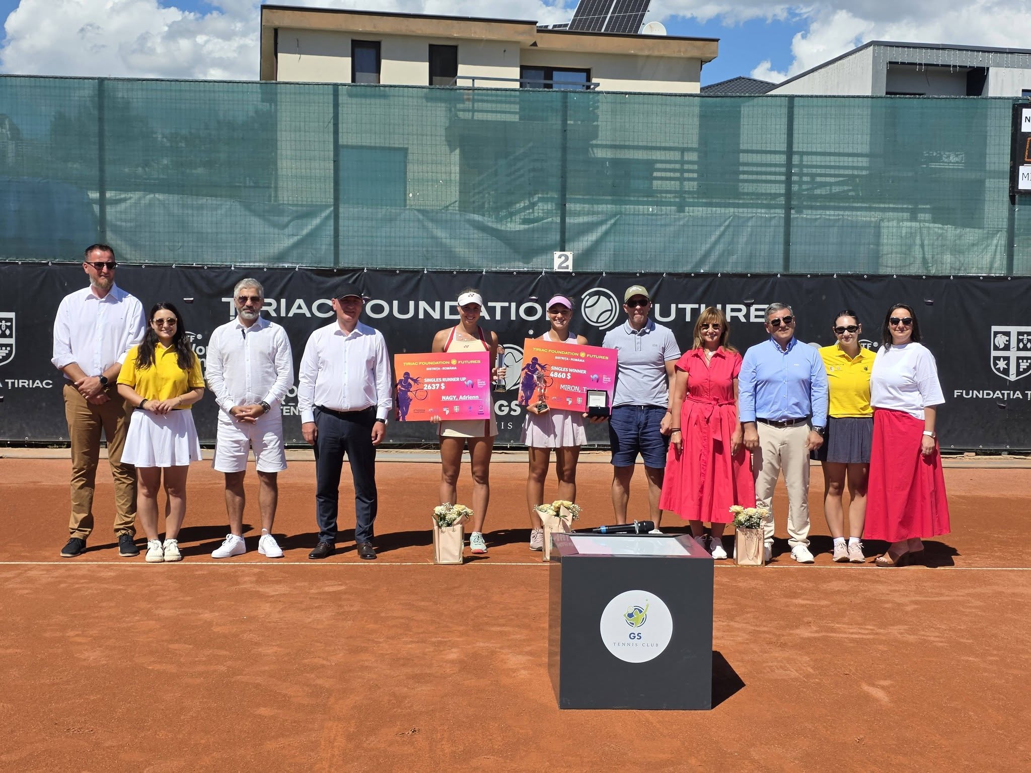 BISTRITA Teodora Miron tanara de 16 ani care a participat singura la turneul Tiriac W35 si a plecat campioana 7 meciuri 7 victorii