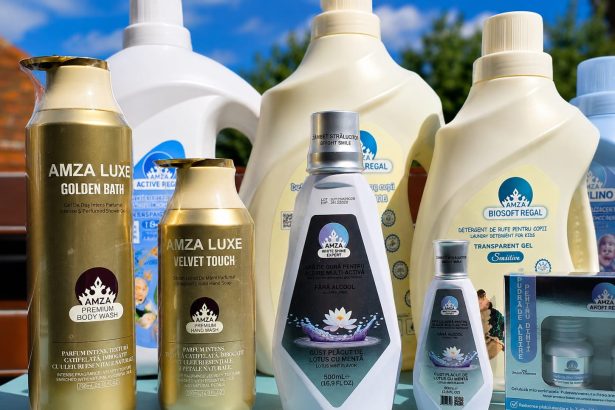 Din dragoste pentru nepotul lor familia Salvan Giulia a investit intr un detergent delicat pentru copii Gama de detergenti AMZA este acum disponibila in magazinele Tysita