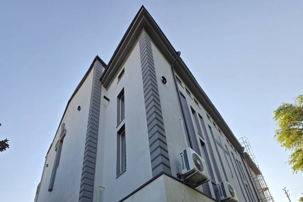 FOTO Capela de pe Tarpului reabilitata si la exterior Adrian Costea administratorul Bistritei Este o lucrare necesara pentru comunitate