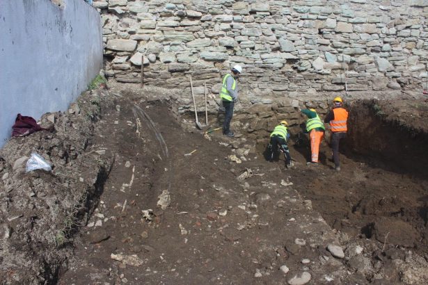 FOTO Surprize de mari amploare in Turnul Dogarilor Arheologii au gasit vestigii ale unui bastion din secolul al XVI lea