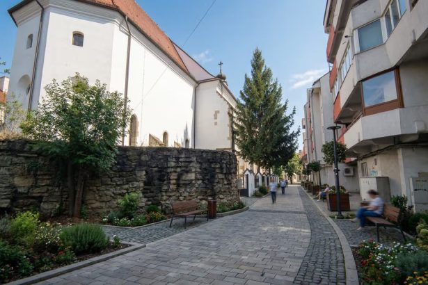 FOTO VIDEO Centrul Vechi ar putea fi extins de la zidul Cetatii din spatele Bisericii de la Coroana Cum percepe Gabriel Lazany extinderea