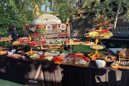 FOTO VIDEO Festin culinar la aniversarea Andrei si a lui Catalin Maruta organizat de bistriteni