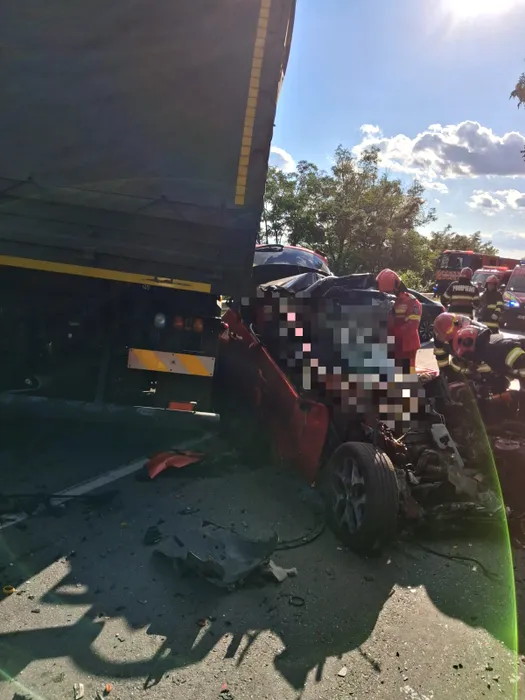 FOTO VIDEO Vehicul cu bistriteni implicat in accidentul soldat cu trei decese in judetul Mures
