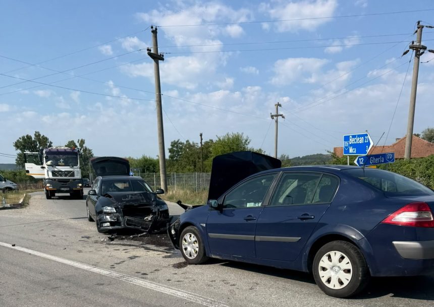 Foto Manastirea Cluj Un cuplu din Bistrita a ajuns la spital in urma unei coliziuni frontale intre doua masini