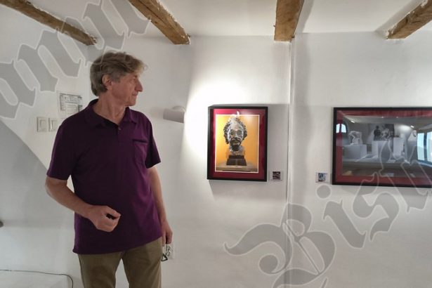 Muzeele din Europa la Bistrita Artistul Sever Moldovan ne prezinta o calatorie vizuala impresionanta prin marile galerii ale lumii La muzeu iti dezvolti cu adevarat creativitatea