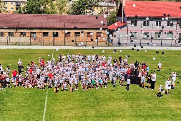foto investitie de peste 20 de milioane de lei la rodna complexul sportiv cu stadion conform standardelor uefa inaugurat