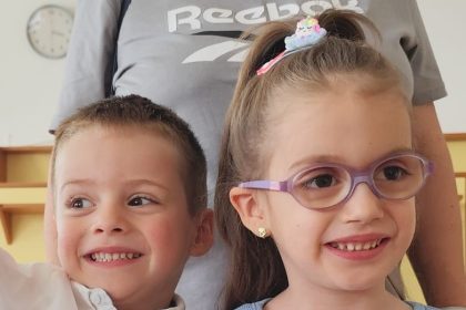 lupta costisitoare din spatele fiecari pas la 6 ani sara invaata acum sa vorbeasca si sa mearga avem nevoie de implicarea noastra