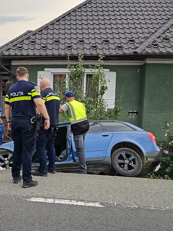 video accident la sieu magherus o masina a intrat intr un cap de pod