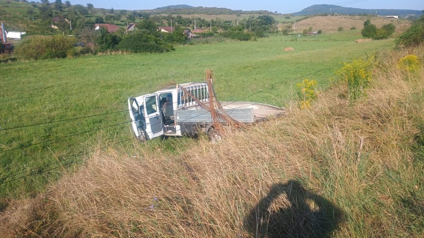 video autoutilitara rasturnata in sant la sigmir trei persoane transportate la spital