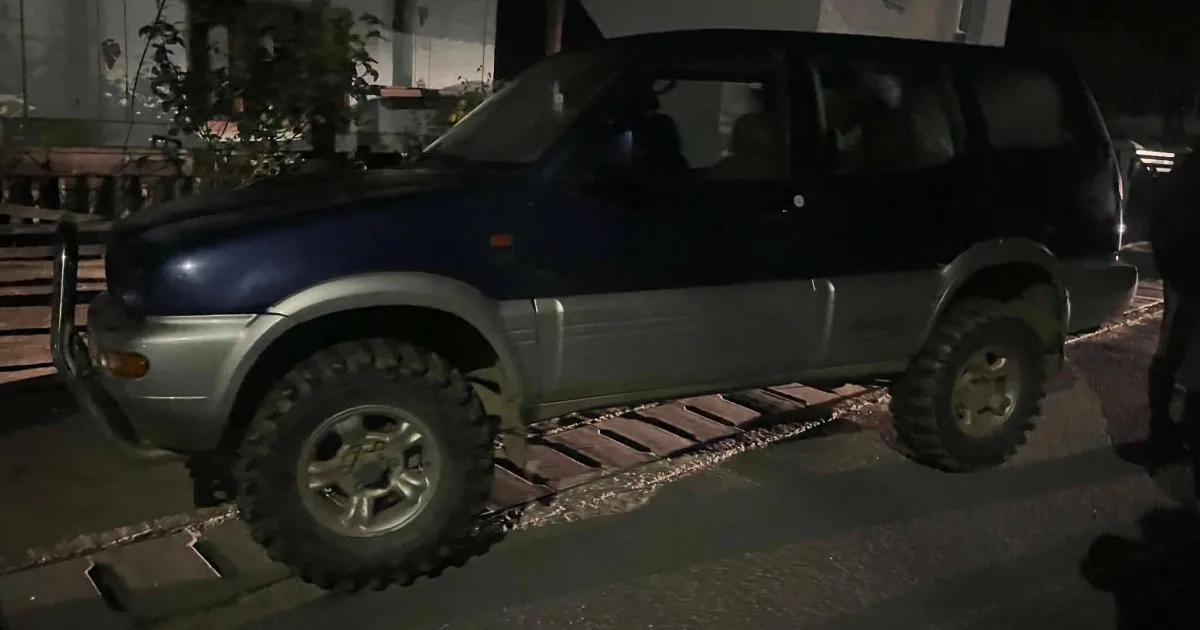 Accident cu mașină radiată, fugă și întoarcere cu jeep furat