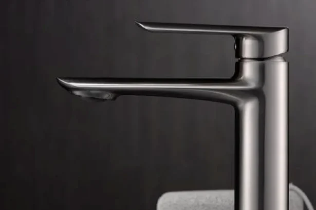Baia premium cu LIVO HOME DESIGN Bistrița: baterii auriu periat și gun metal