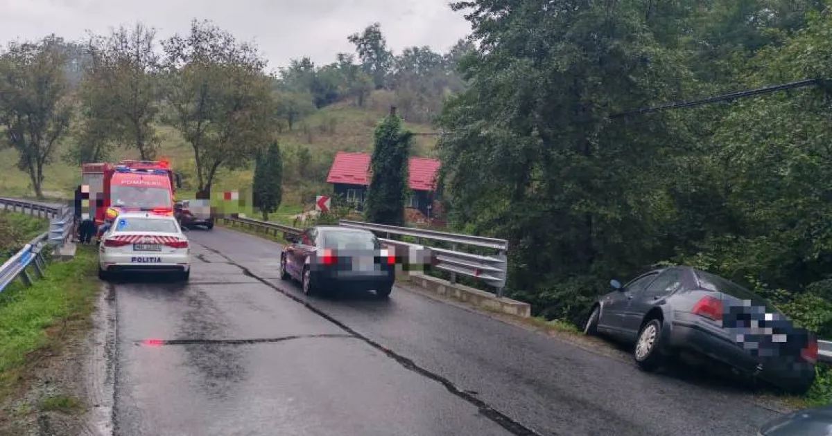 Bebeluș de 7 luni și mama lui, spitalizați în urma unui accident la Năsăud