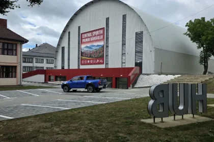 Crișan: Elevii pot folosi sala de sport și HUB-ul nou. Campusul rămâne în stand-by