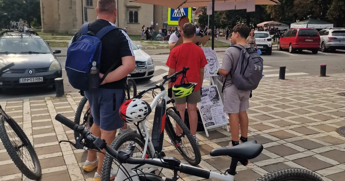 Doi din cei 10 căței de la Târgul Caritabil din Bistrița, adoptați în 30 de minute