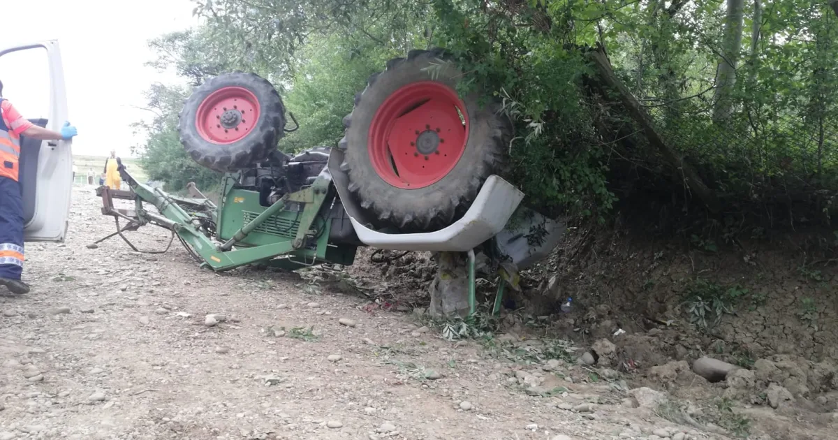 Dumbrăvița: Bărbat de 32 de ani, decedat după răsturnarea tractorului