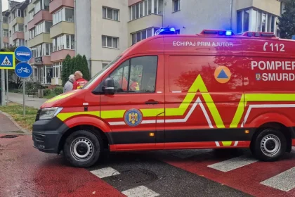 Accident cu două mașini pe strada Andrei Mureșanu din Bistrița