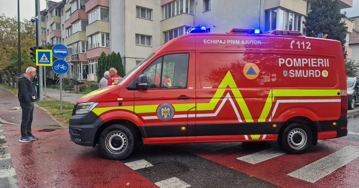Accident cu două mașini pe strada Andrei Mureșanu din Bistrița