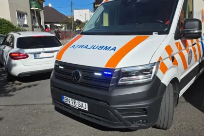Accident cu două mașini pe strada Petre Ispirescu din Bistrița