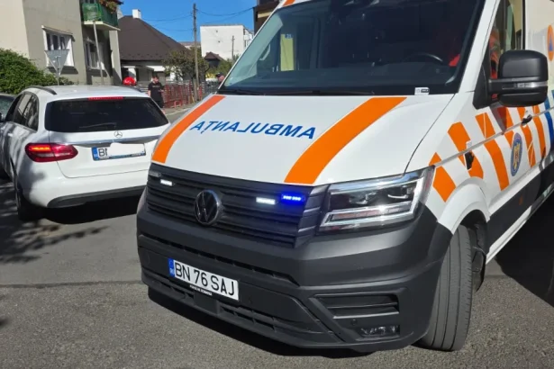 Accident cu două mașini pe strada Petre Ispirescu din Bistrița