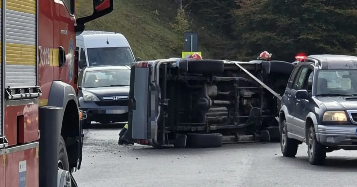 Accidente în lanț pe Ilve: Două mașini răsturnate la câteva minute distanță