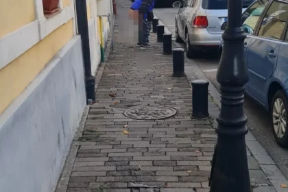 Bărbatul care își făcea nevoile pe trotuarul spre Palatul Culturii, surprins în plină zi