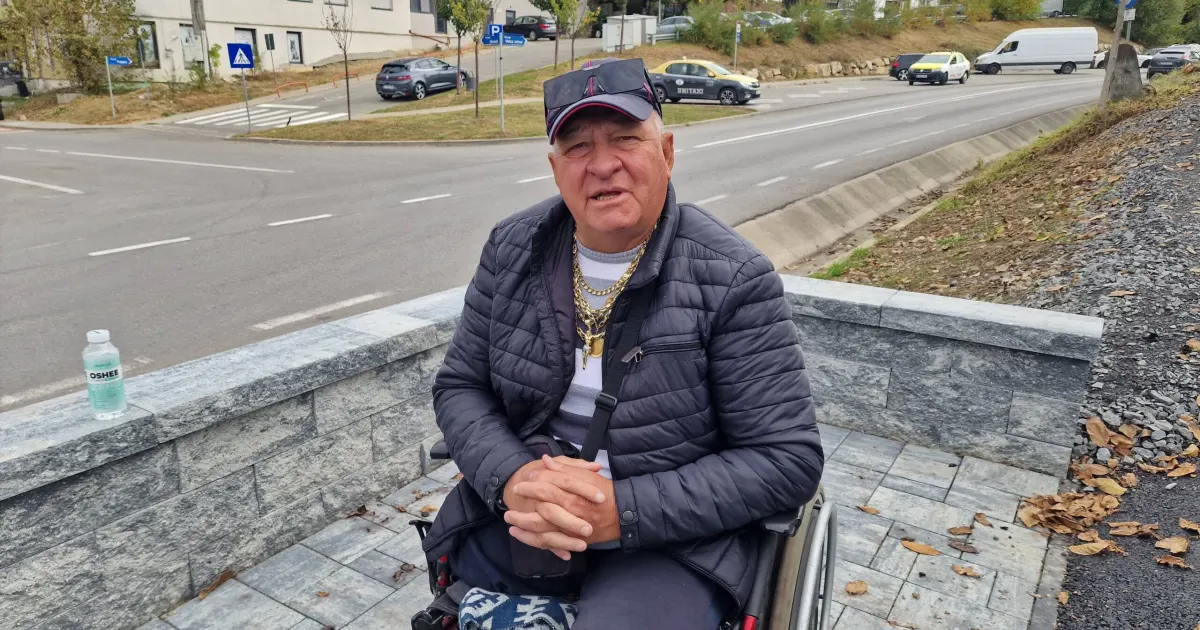 Bistrițean în scaun cu rotile a sfințit punctul de belvedere amenajat de Primărie
