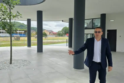 Elevii din Prundu Bârgăului au un campus școlar de top, dar nu-l pot folosi