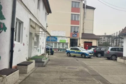 Elevii Școlii Gimnaziale „Ștefan cel Mare” fac mâine cursurile online