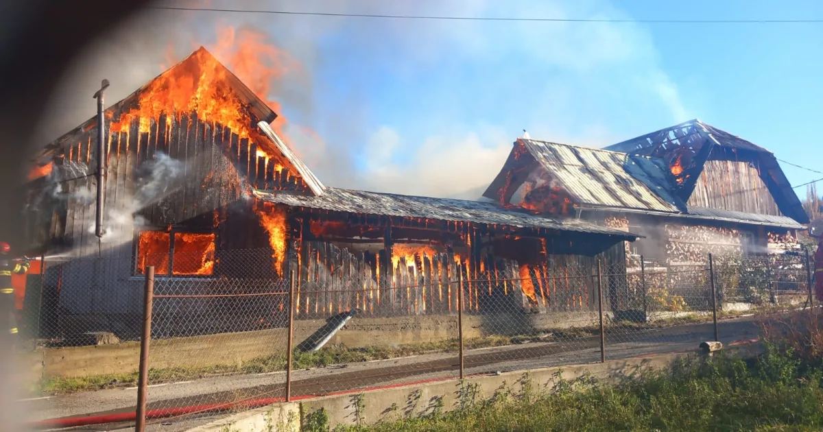 Incendiu la anexe gospodărești în Sângeorz-Băi, în zona sediului Poliției