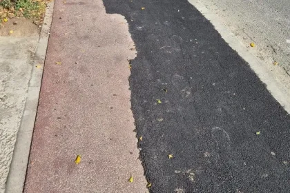 Lazany ceartă public muncitorii DIS după asfaltarea pistei de biciclete de pe Petru Maior
