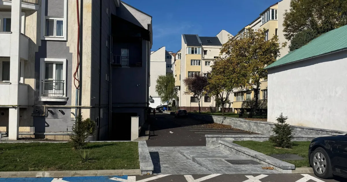 Pasaj pietonal între parcarea Bistricioarei și 1 Decembrie