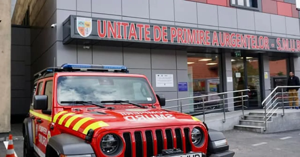 Profesoara și elevul înjunghiați la Gimnaziala 6 sunt speriați, dar conștienți și stabili